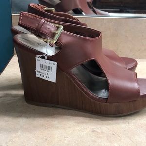 NWT American Eagle brown wedge sandals